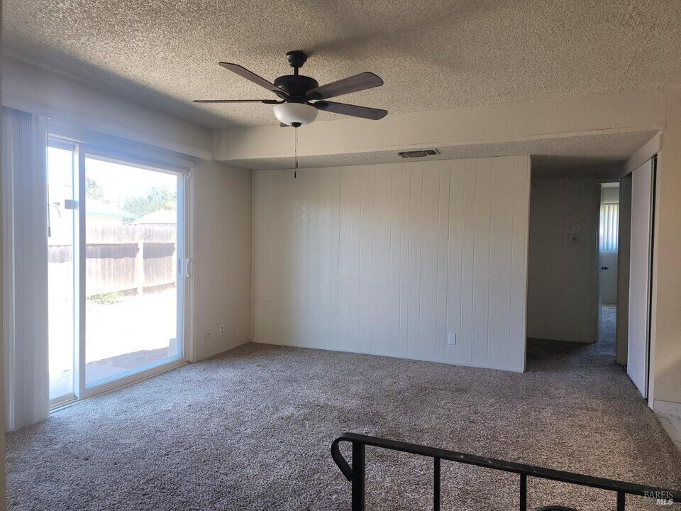 230 Bel Air Dr in Vacaville, CA - Building Photo