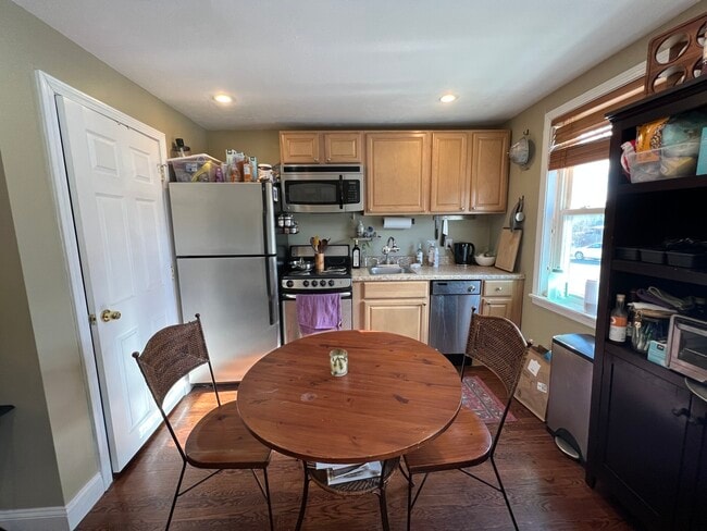 735 Somerville Ave, Unit 3