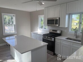 428 Highland Ave in South Plainfield, NJ - Building Photo - Building Photo