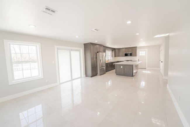 39-41-41 Carleton Ave in Islip Terrace, NY - Building Photo - Building Photo