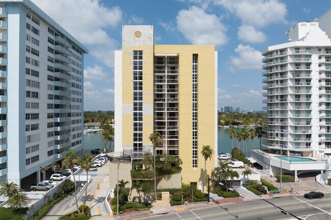 La Rive Gauche Condominiums in Miami Beach, FL - Foto de edificio - Building Photo