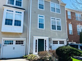 829 Rainier Rd in Charlottesville, VA - Building Photo