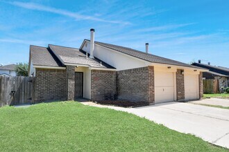 16423 Monte Carlo Ln in Houston, TX - Building Photo - Building Photo