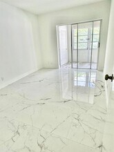 3080 Lake Osborne Dr in Lake Worth Beach, FL - Foto de edificio - Building Photo