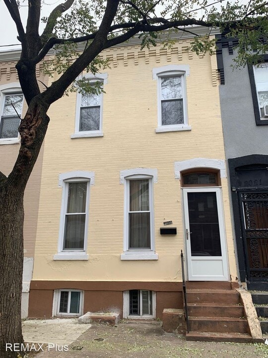 2023 N Gratz St Photo