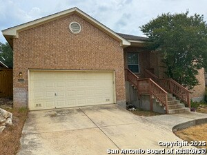 18434 Rogers Bend in San Antonio, TX - Building Photo