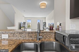 7933 Trailview Xing in Glen Burnie, MD - Building Photo - Building Photo