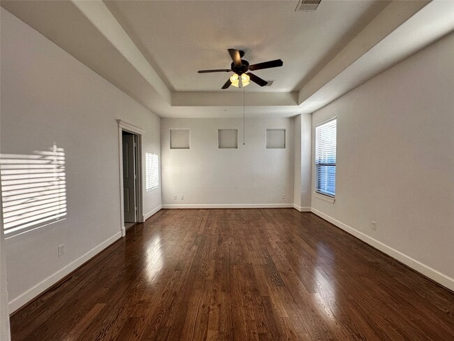 property at 615 W 27th St