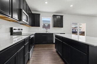 832 Kuss Dr in Saline, MI - Building Photo - Building Photo