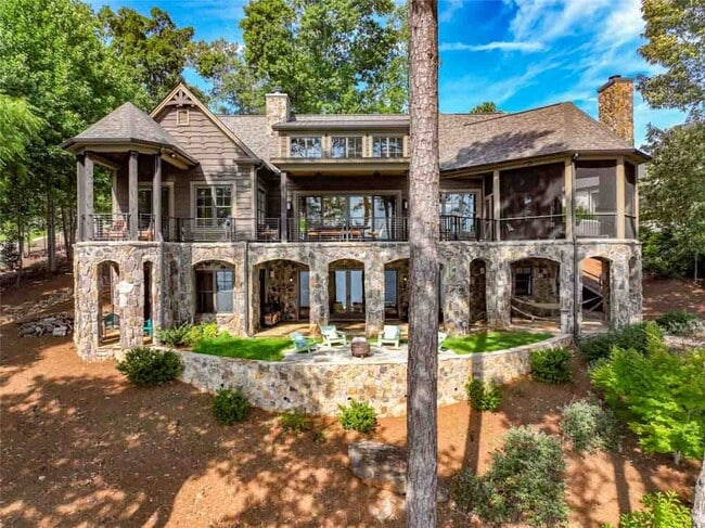 property at 319 Green Tree Ct