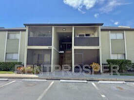 938 Lake Destiny Rd in Altamonte Springs, FL - Building Photo