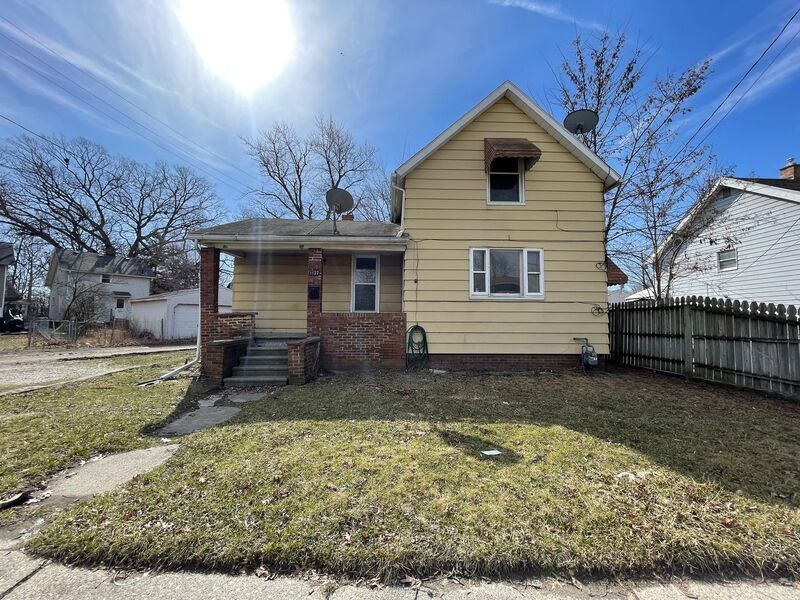 1927 Airline Ave in Toledo, OH - Building Photo