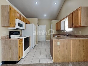 7301 Blackstone Dr in Florence, KY - Foto de edificio - Building Photo