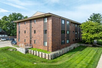 Highland Park Apartments (DSM) in Des Moines, IA - Building Photo - Building Photo