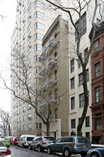 2 W 90th St in New York, NY - Building Photo - Building Photo