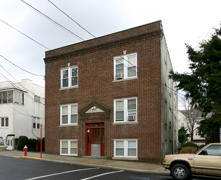 217 Day Ave in Cliffside Park, NJ - Building Photo