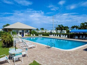 127 Leisureville Blvd in Boynton Beach, FL - Building Photo - Building Photo