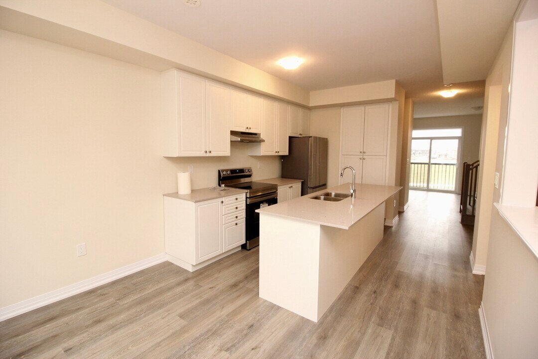 23-185 Bedrock Dr in Stoney Creek, ON - Building Photo