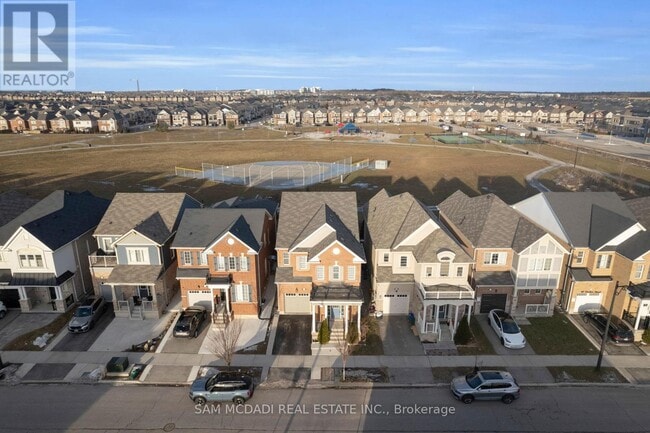 1395 Chretien St in Milton, ON - Building Photo - Building Photo