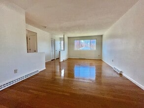 14 Kippy Dr in Newton, MA - Building Photo - Building Photo