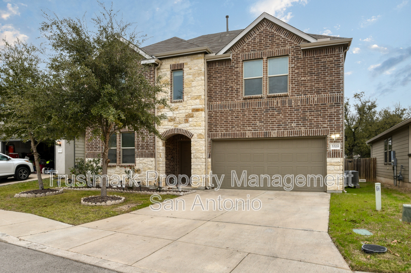 5519 Burr Bluff in San Antonio, TX - Foto de edificio