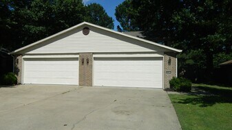 822-824 N Daisy Ln in Fayetteville, AR - Building Photo