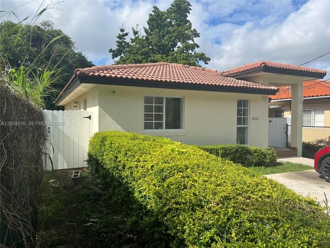 18330 SW 102nd Pl in Miami, FL - Building Photo - Building Photo