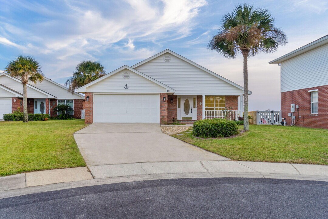742 Saltair Ln in Mary Esther, FL - Building Photo