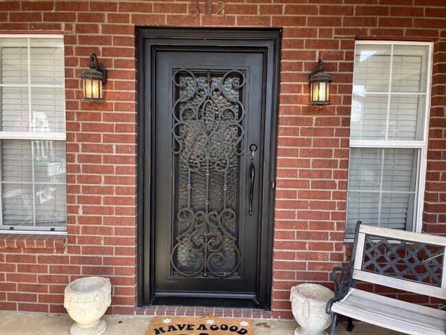 302 Red Oak Ln in Palestine, TX - Building Photo - Building Photo