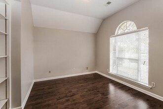 45 Rolling Oaks Dr in Oakland, TN - Building Photo - Building Photo