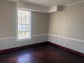 621 Harrison Ln in Wharton, TX - Building Photo - Building Photo