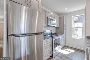 751 N 43rd St in Philadelphia, PA - Building Photo