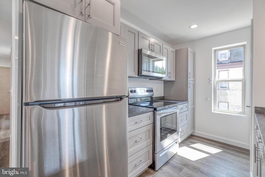 751 N 43rd St in Philadelphia, PA - Building Photo