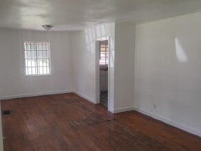 1105 W McDowell Rd in Jackson, MS - Building Photo - Building Photo