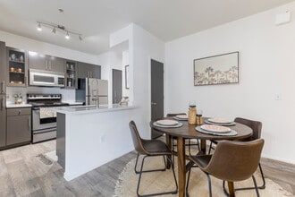 Ten01 in Tempe, AZ - Building Photo - Interior Photo