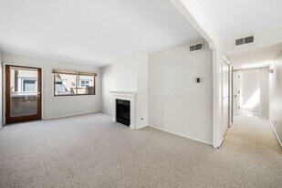 663 Bishops Lodge Rd in Santa Fe, NM - Building Photo