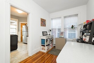 140 Columbia St, Unit 2R in Cambridge, MA - Building Photo - Building Photo