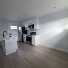 8151 Hazeltine Ave in Panorama City, CA - Building Photo - Building Photo