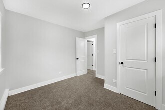 2050 E 72nd Pl 2050-2060 E 72nd Pl Chicago, IL 60649 in Chicago, IL - Foto de edificio - Building Photo