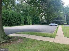 1072 Parkway Ave in Ewing Township, NJ - Building Photo - Building Photo