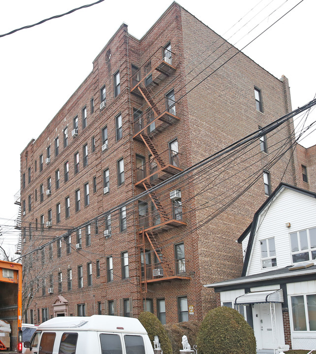 2147 E 17TH St in Brooklyn, NY - Building Photo