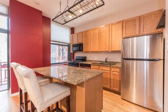 208 W Washington St in Chicago, IL - Foto de edificio - Building Photo