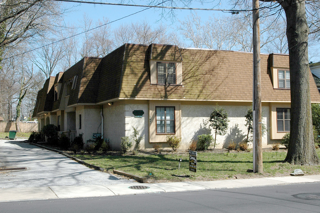 107 S Lansdowne Ave in Lansdowne, PA - Building Photo