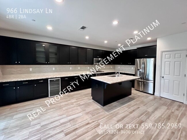 966 Lindsay Ln in Clovis, CA - Building Photo - Building Photo