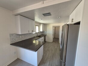 7653 Hanford Ave in Yucca Valley, CA - Building Photo - Building Photo