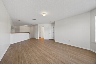 4123 Victoria Lakes Dr W in Jacksonville, FL - Building Photo - Building Photo
