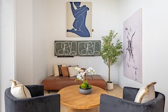 The Brightly in Van Nuys, CA - Foto de edificio - Lobby