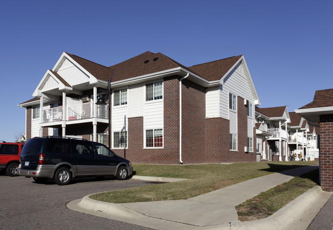 Swisshelm Village Apartments in St. Cloud, MN - Building Photo - Building Photo