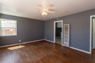 9617 Flower St in Bellflower, CA - Building Photo - Building Photo