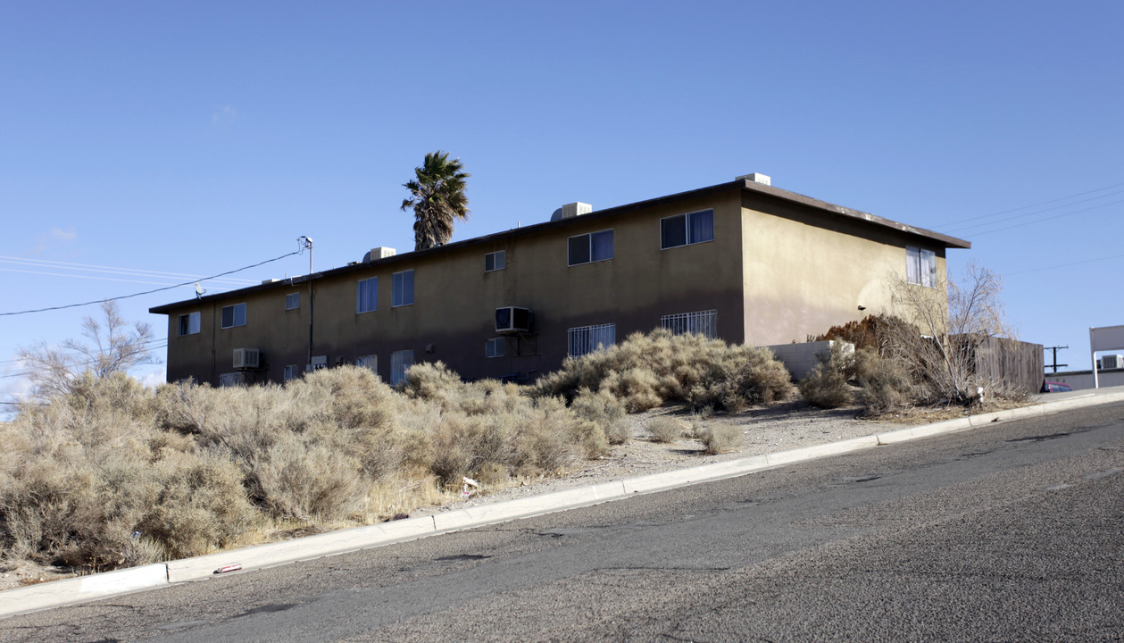 175 W Grace St in Barstow, CA - Foto de edificio